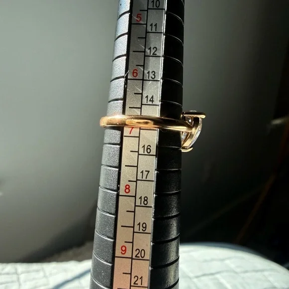 NEW! Pretty Bird Jewelry Gold Heart Solitaire Ring with Clear Heart-Cut Stone - Picture 9 of 11